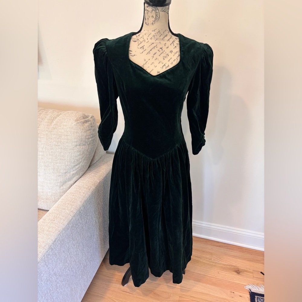 Vintage 1980s Laura Ashley green velvet dress sweetheart neckline size US 12